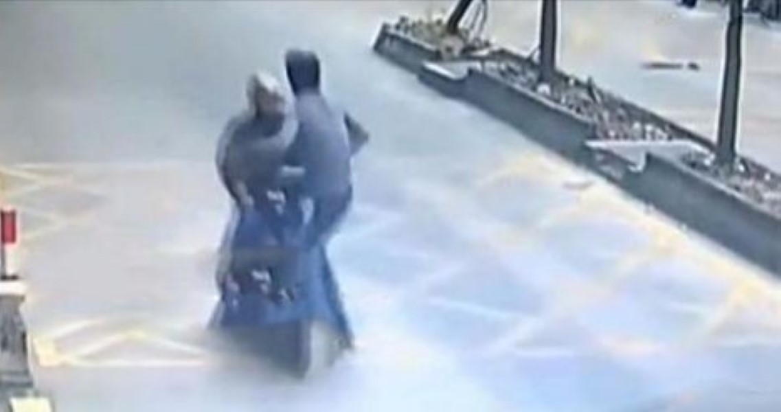 Man Kicks Thief Off Scooter (1)